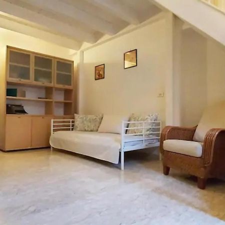 Holiday House Nel Cuore Di Бари Экстерьер фото