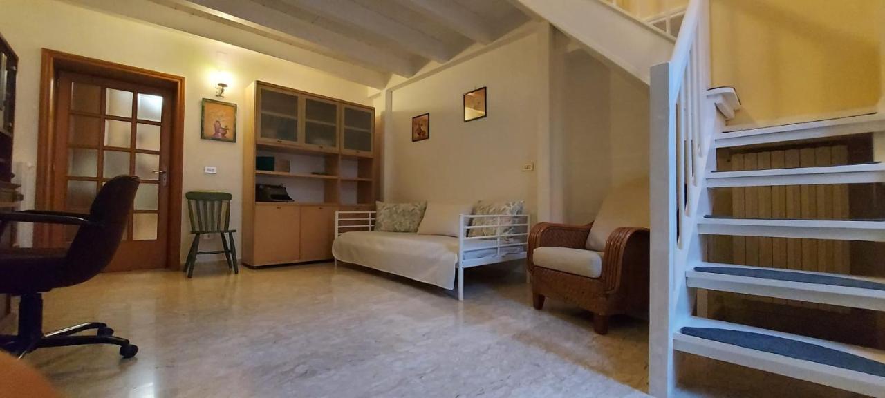 Holiday House Nel Cuore Di Бари Экстерьер фото