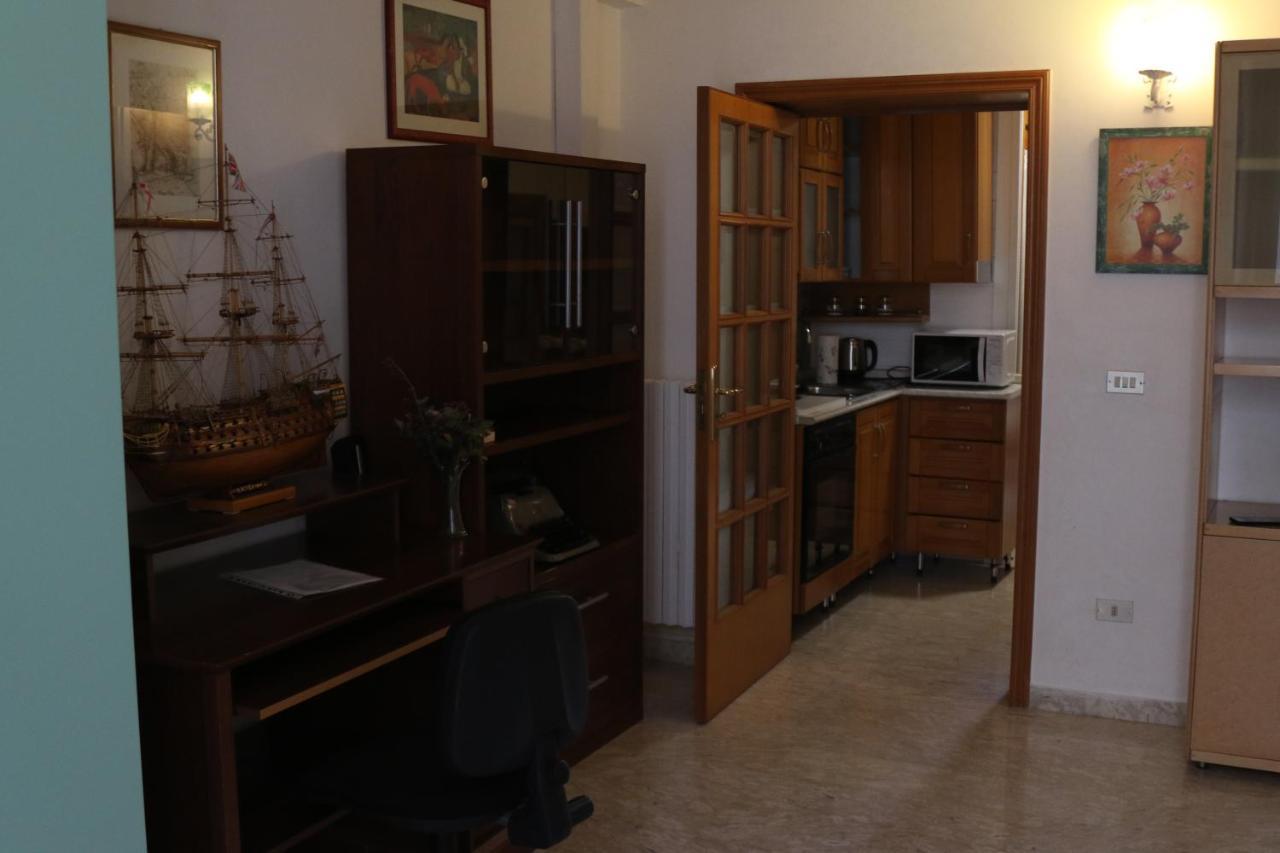 Holiday House Nel Cuore Di Бари Экстерьер фото