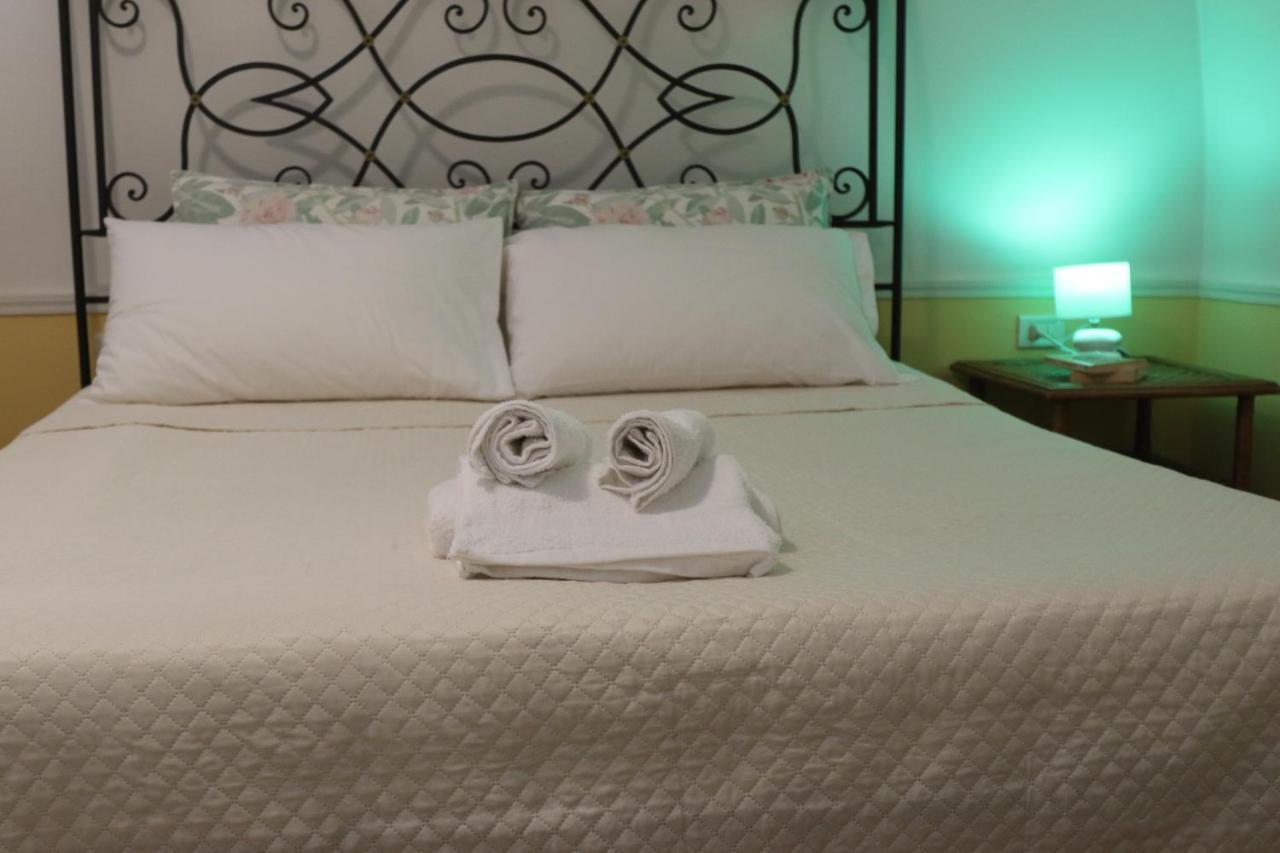 Holiday House Nel Cuore Di Бари Экстерьер фото