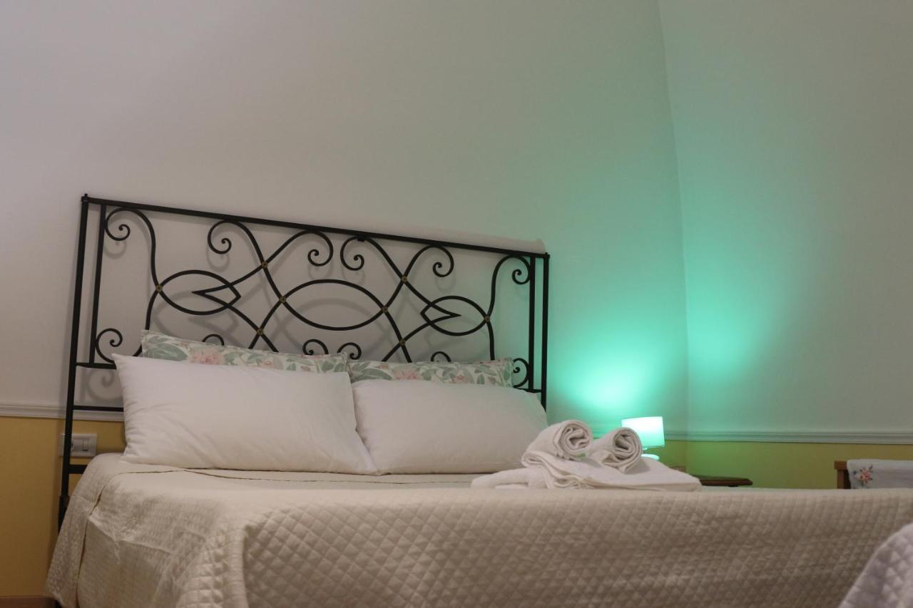 Holiday House Nel Cuore Di Бари Экстерьер фото